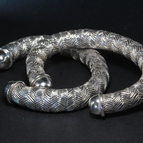 ANGELA CUMMINGS STERLING SILVER WEAVE TEXTURED HEAVY 79g CUFF PAIR BRACELET - Picture 10 of 12